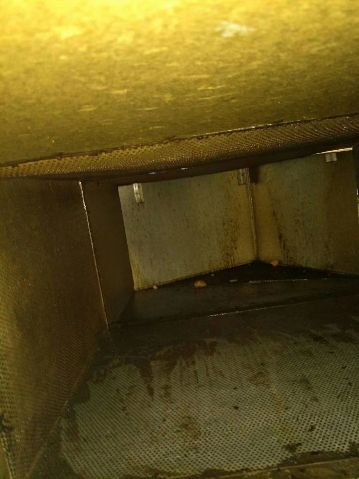 油煙清洗前 油煙清洗前